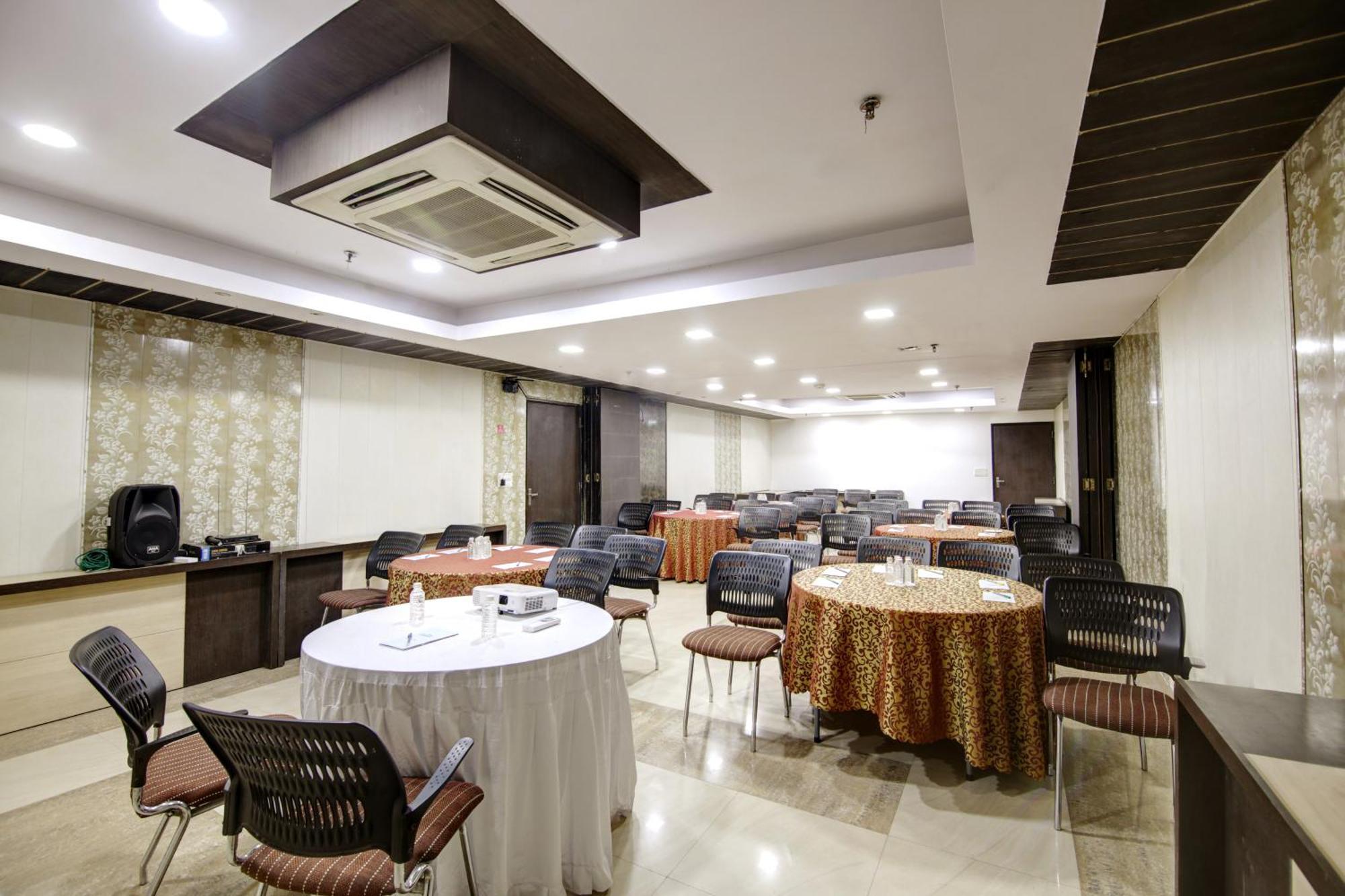Hotel Good Times Near Ganga Ram Hospital And Karol Bagh Metro 德里 外观 照片