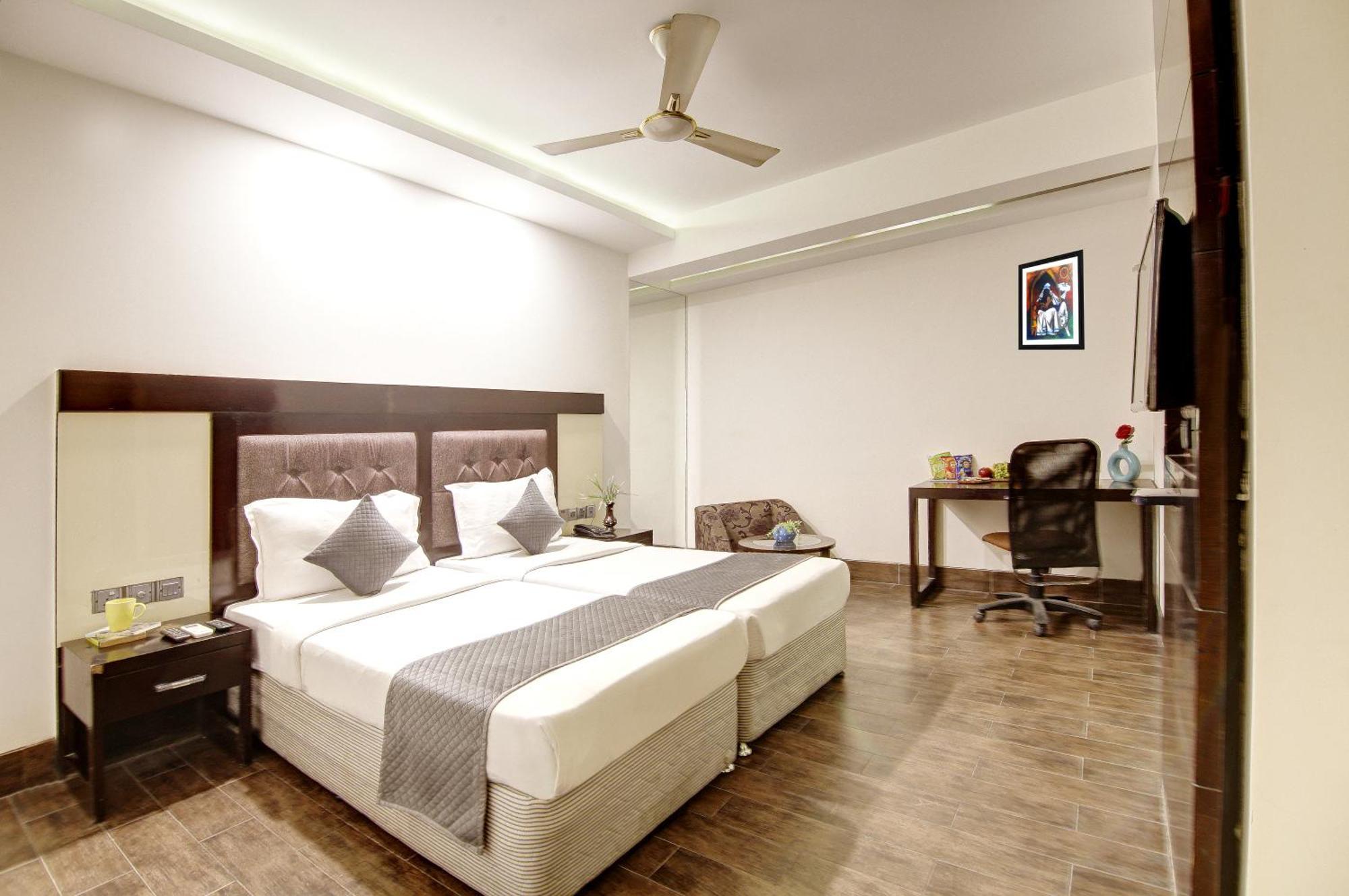 Hotel Good Times Near Ganga Ram Hospital And Karol Bagh Metro 德里 外观 照片