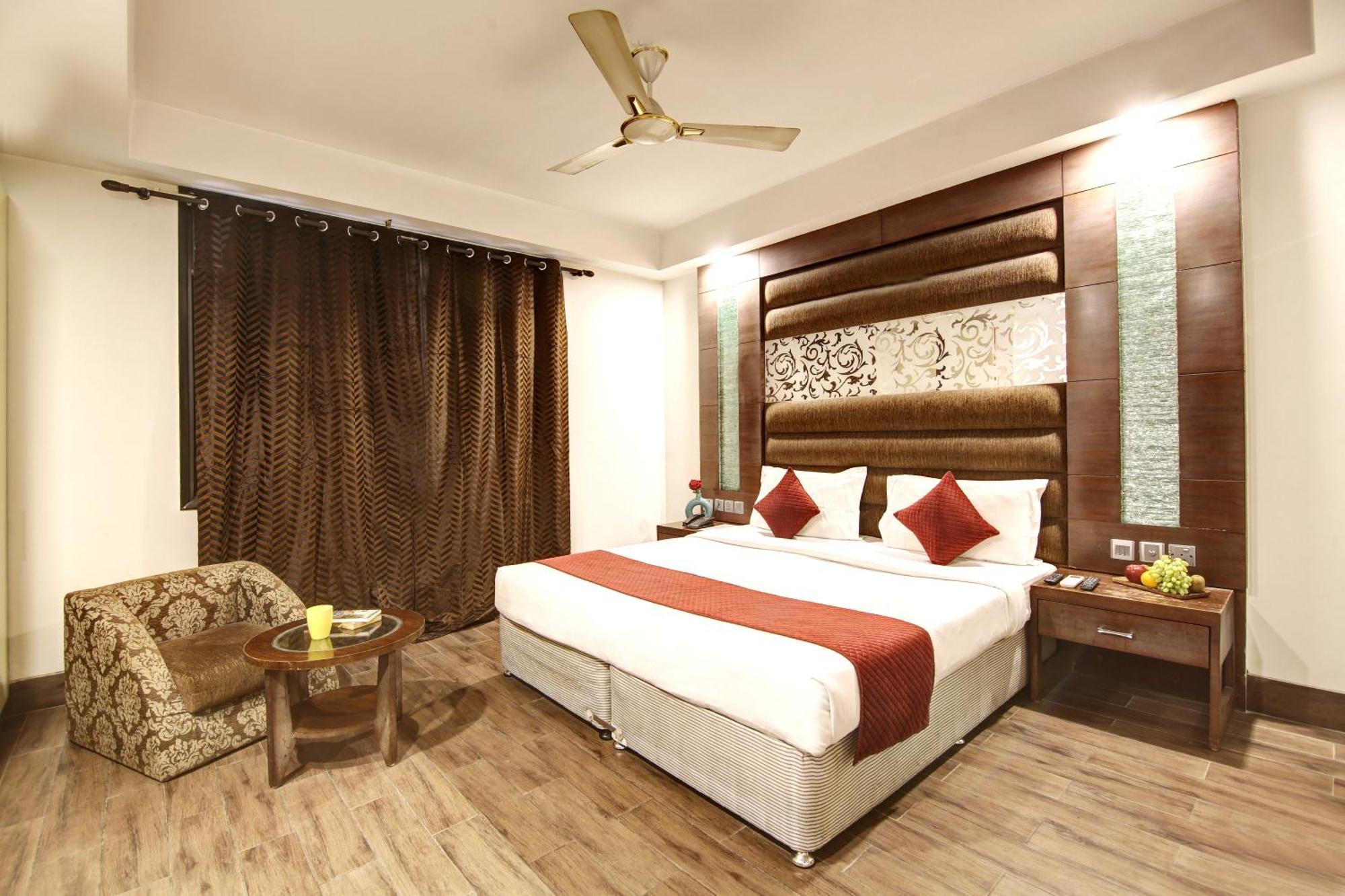 Hotel Good Times Near Ganga Ram Hospital And Karol Bagh Metro 德里 外观 照片