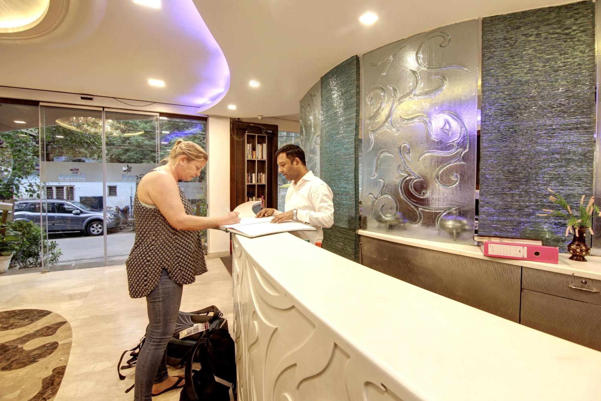 Hotel Good Times Near Ganga Ram Hospital And Karol Bagh Metro 德里 外观 照片