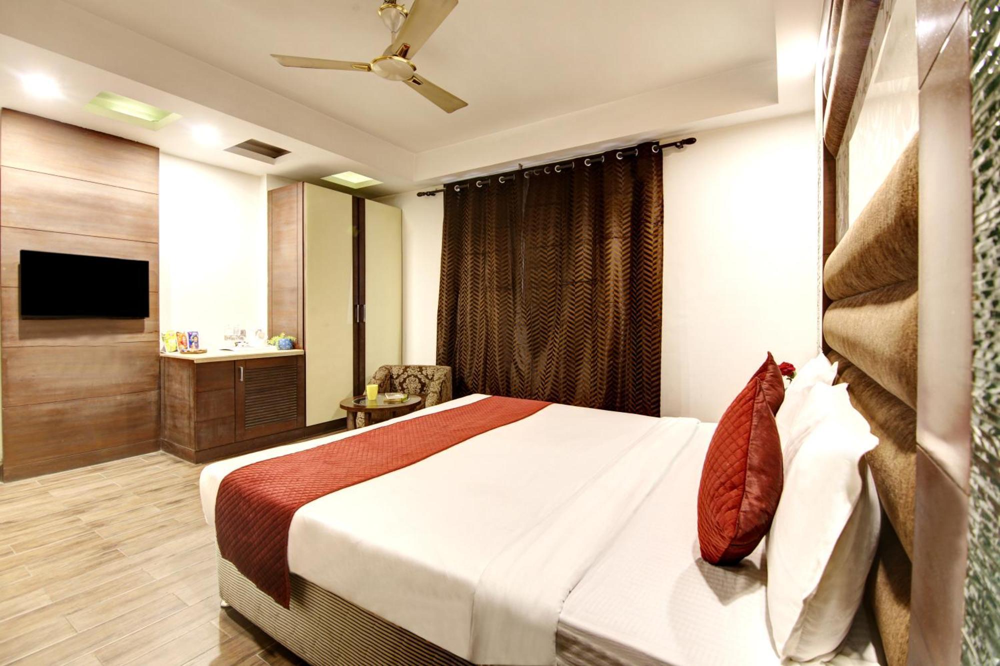 Hotel Good Times Near Ganga Ram Hospital And Karol Bagh Metro 德里 外观 照片