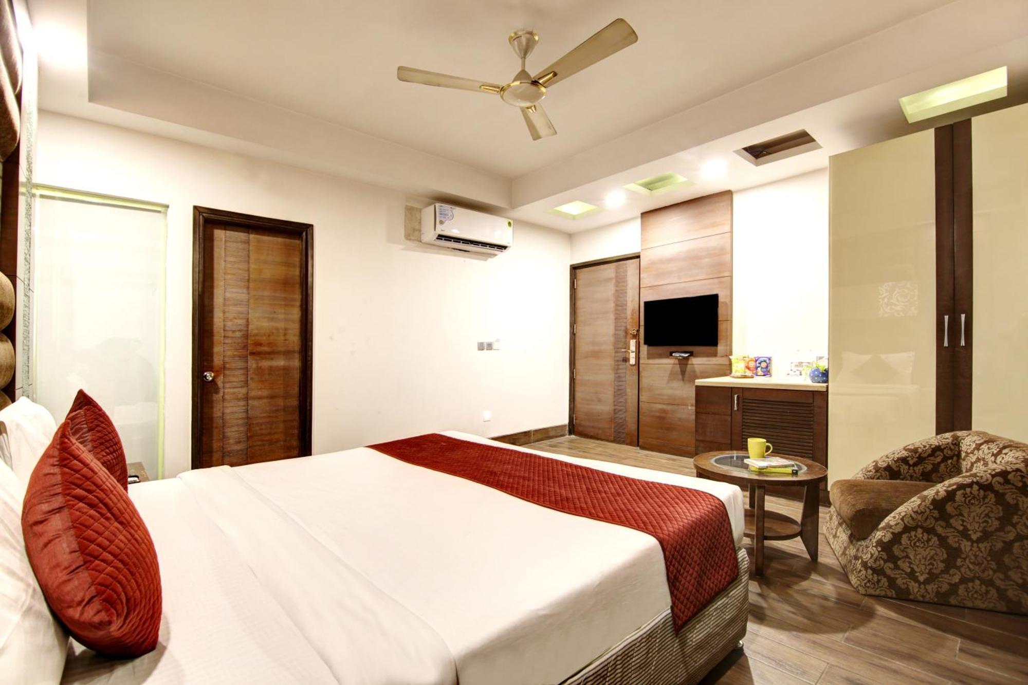 Hotel Good Times Near Ganga Ram Hospital And Karol Bagh Metro 德里 外观 照片