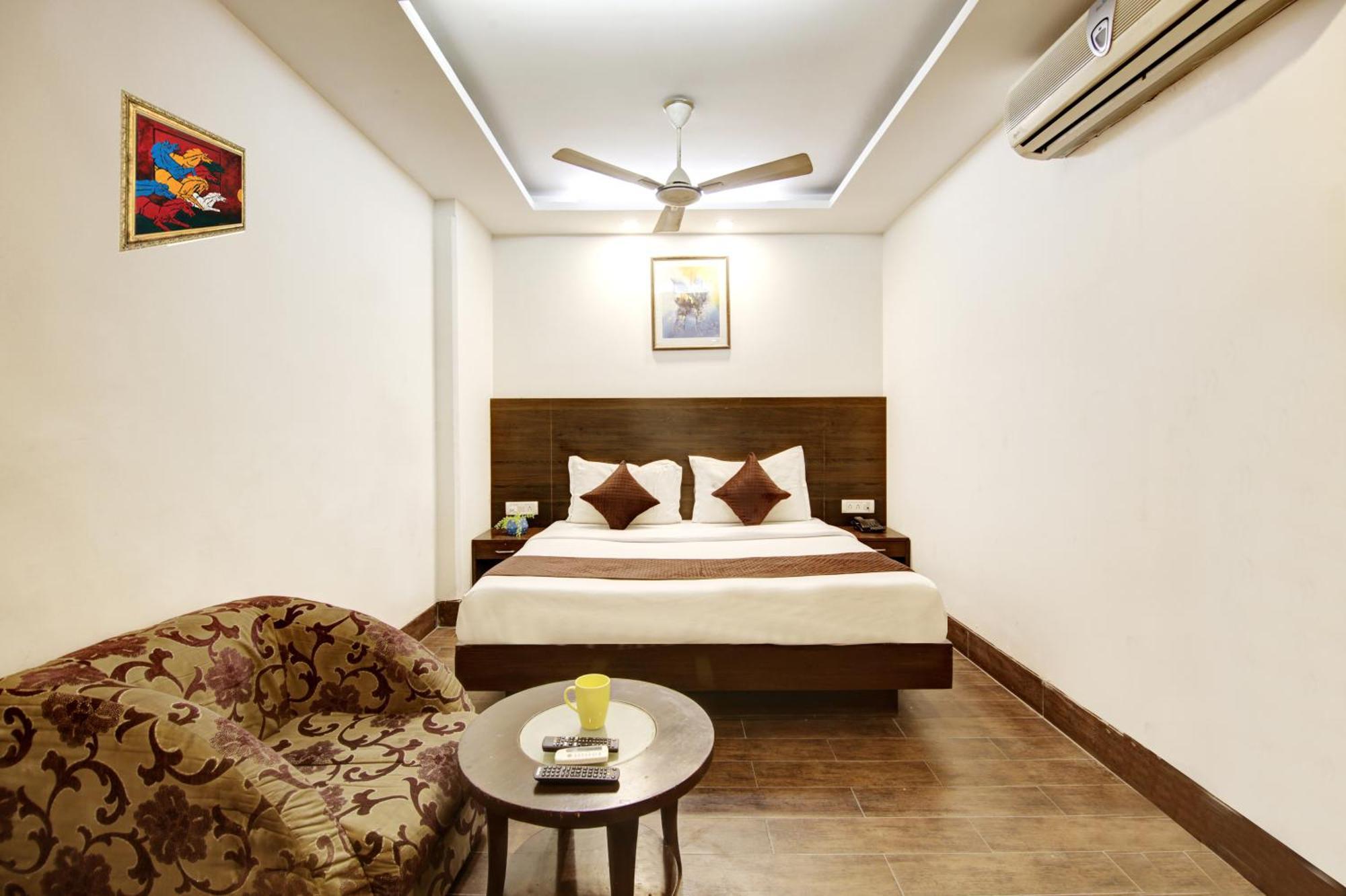 Hotel Good Times Near Ganga Ram Hospital And Karol Bagh Metro 德里 外观 照片