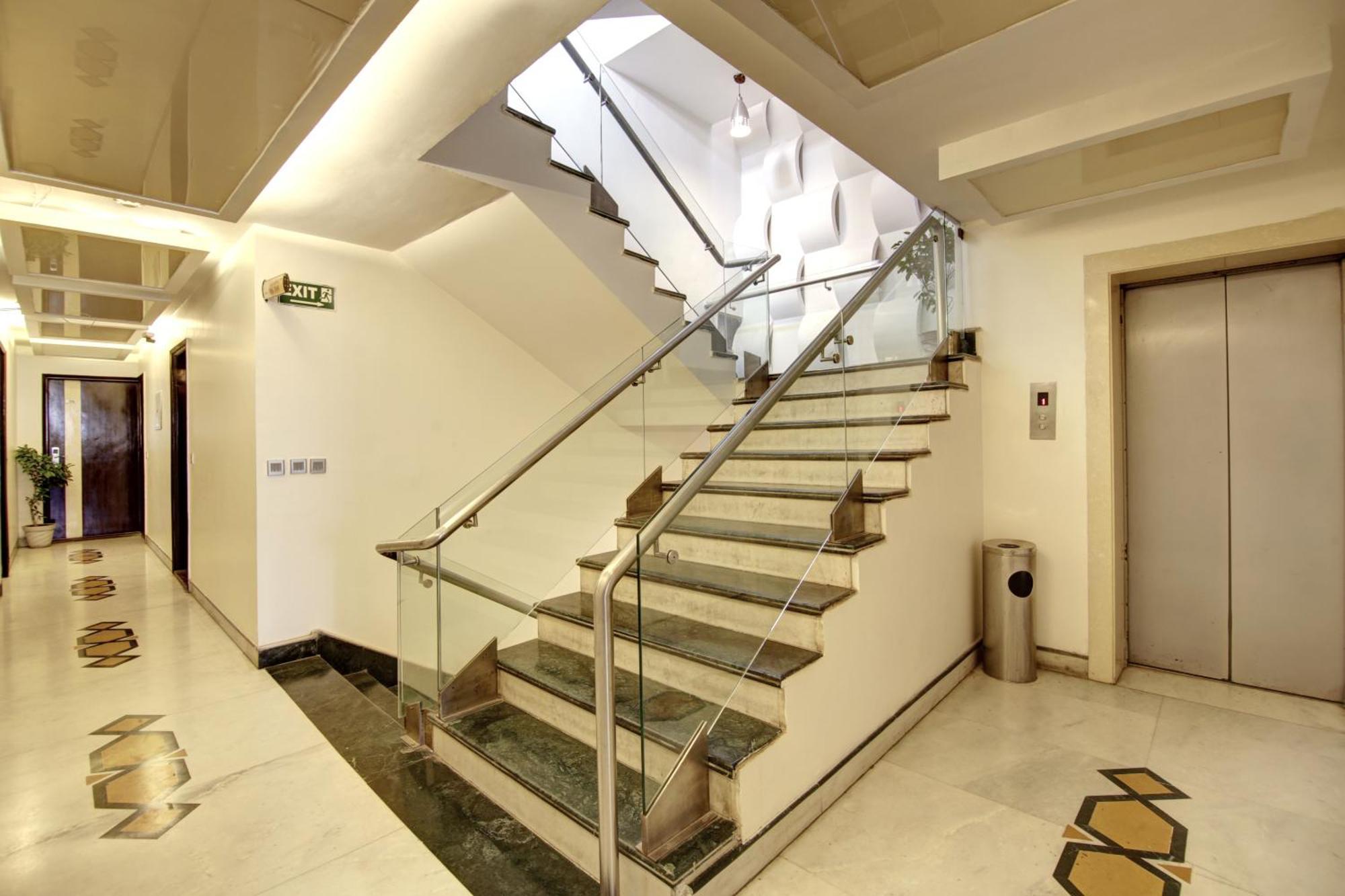 Hotel Good Times Near Ganga Ram Hospital And Karol Bagh Metro 德里 外观 照片