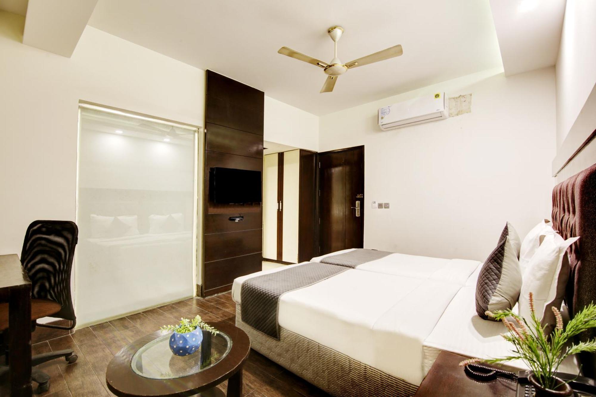 Hotel Good Times Near Ganga Ram Hospital And Karol Bagh Metro 德里 外观 照片