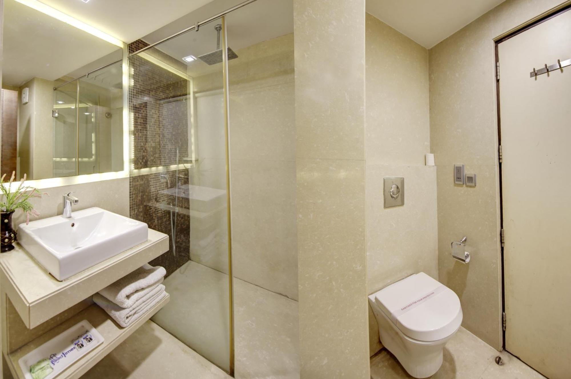 Hotel Good Times Near Ganga Ram Hospital And Karol Bagh Metro 德里 外观 照片