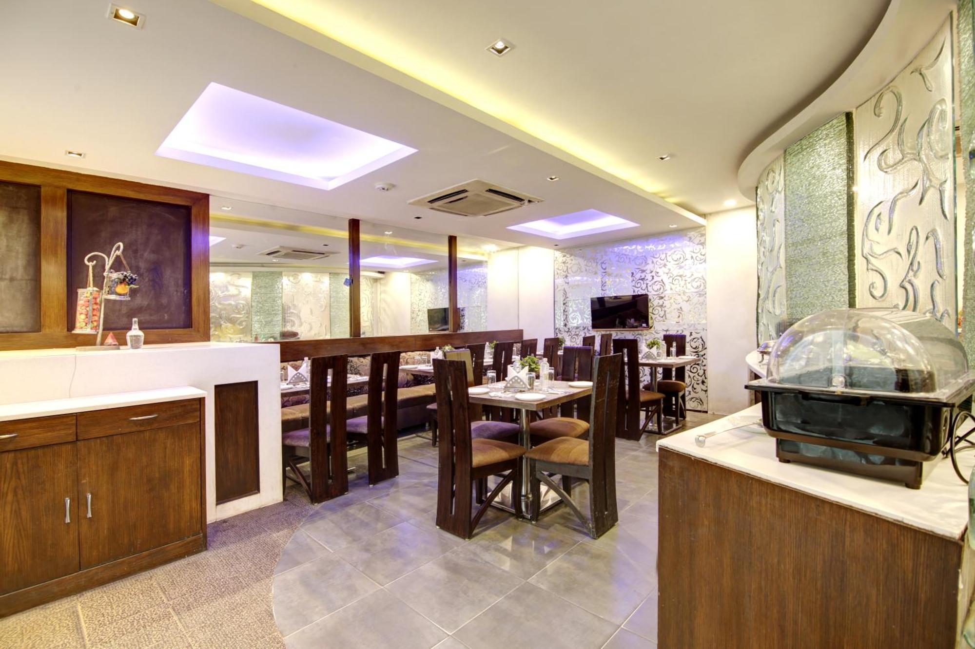 Hotel Good Times Near Ganga Ram Hospital And Karol Bagh Metro 德里 外观 照片