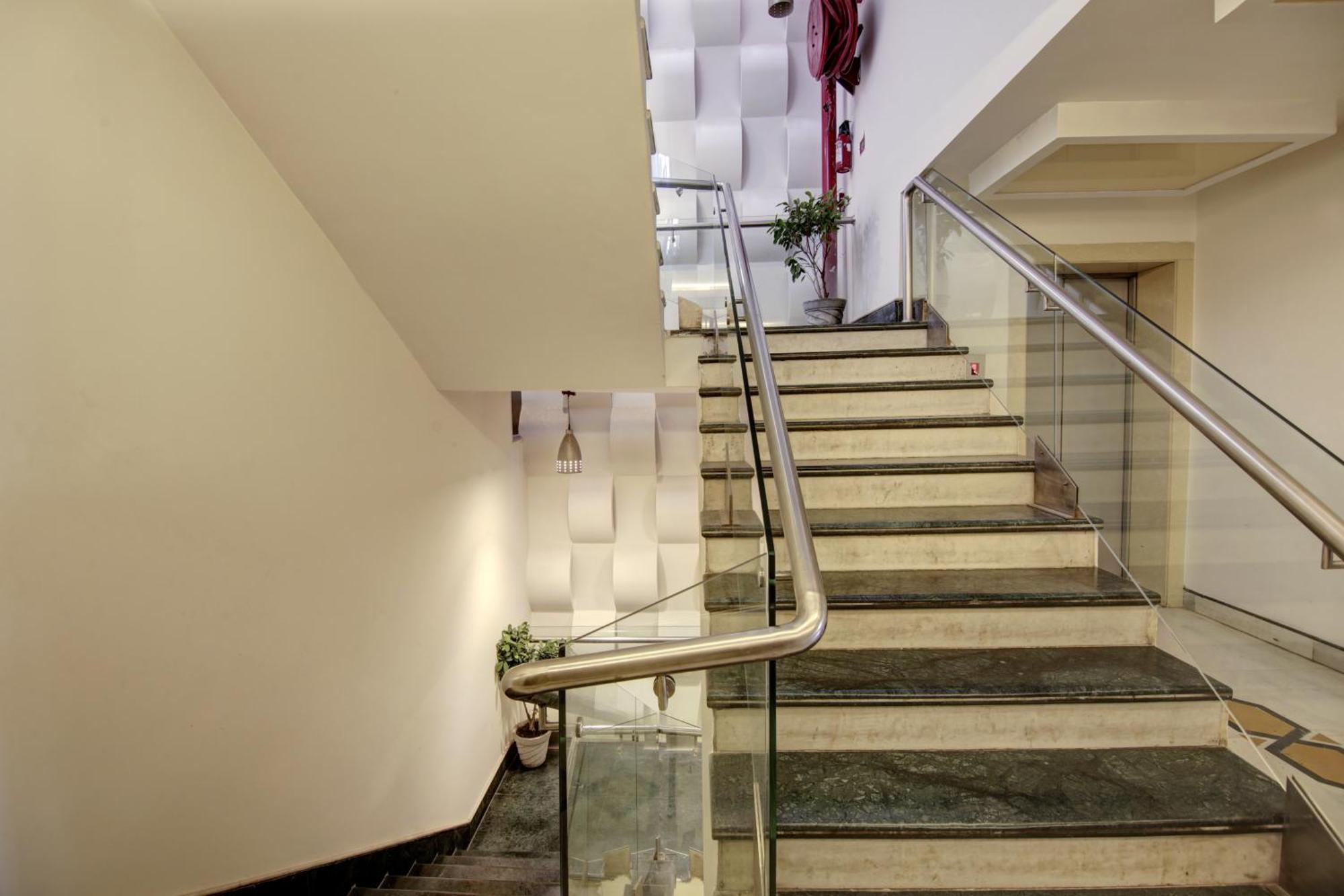 Hotel Good Times Near Ganga Ram Hospital And Karol Bagh Metro 德里 外观 照片