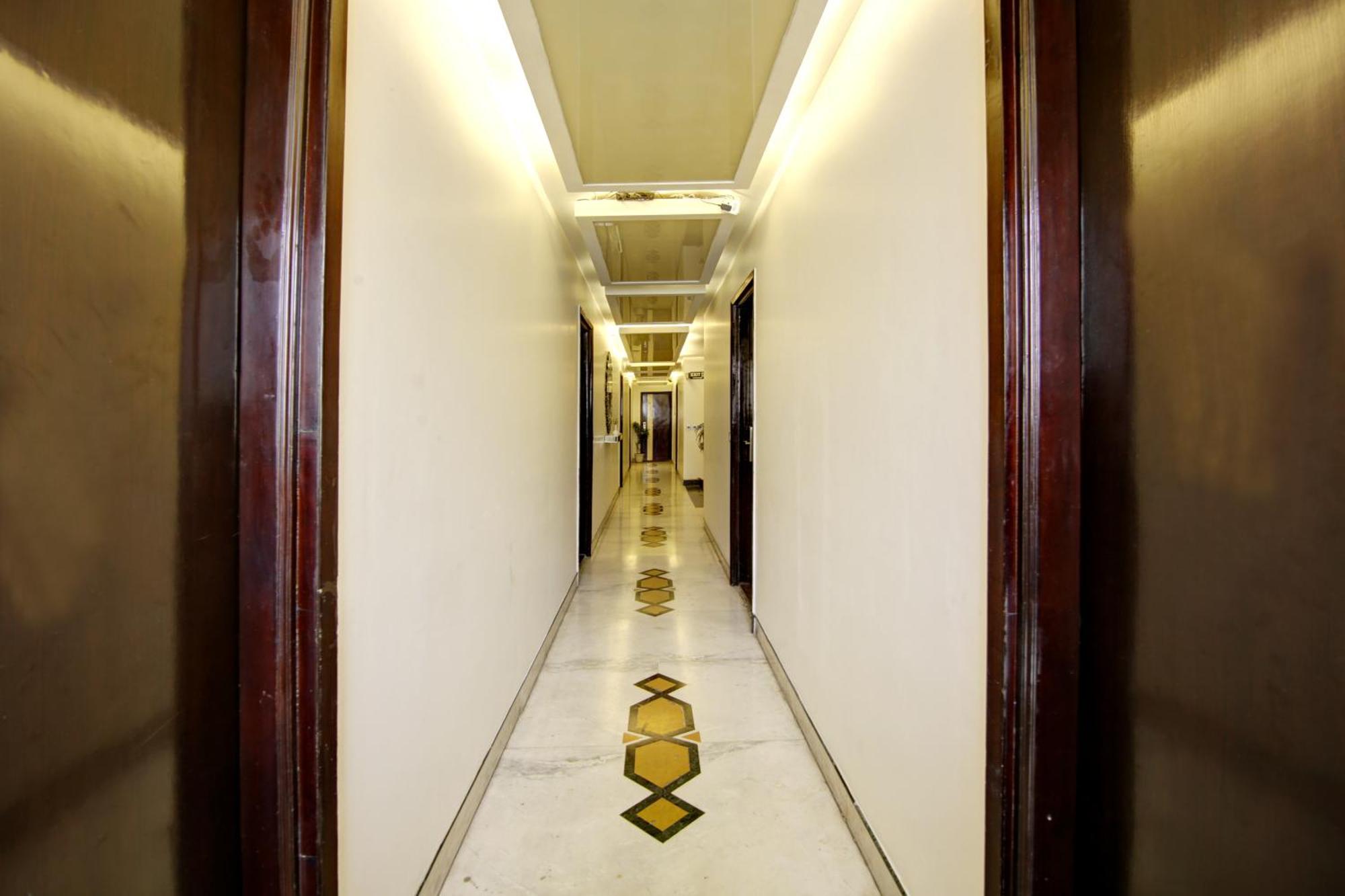 Hotel Good Times Near Ganga Ram Hospital And Karol Bagh Metro 德里 外观 照片