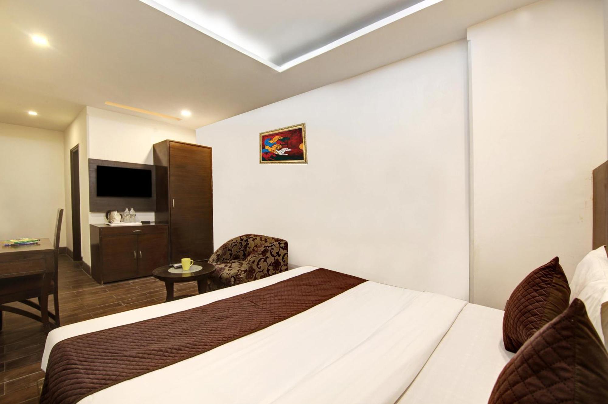 Hotel Good Times Near Ganga Ram Hospital And Karol Bagh Metro 德里 外观 照片