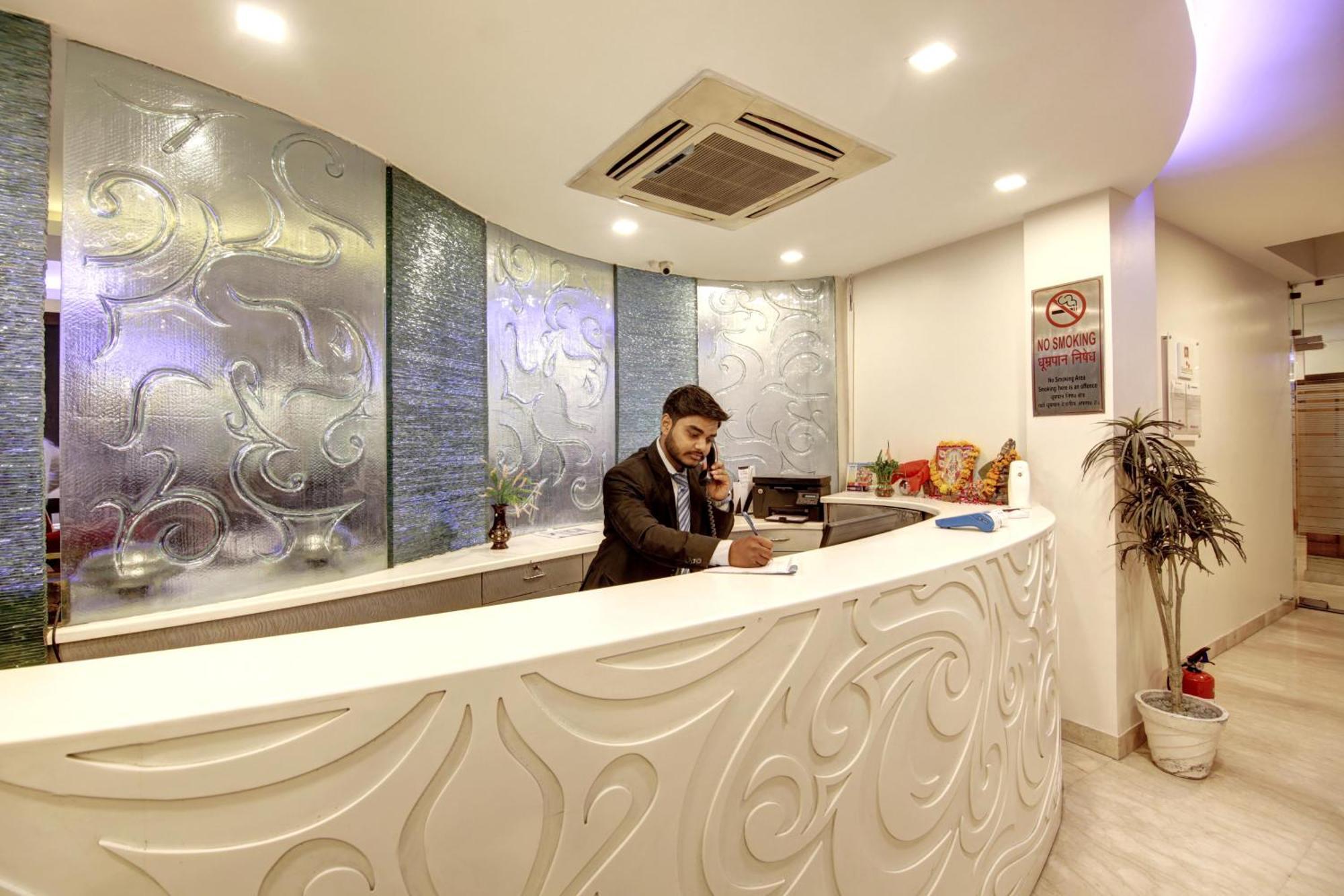 Hotel Good Times Near Ganga Ram Hospital And Karol Bagh Metro 德里 外观 照片