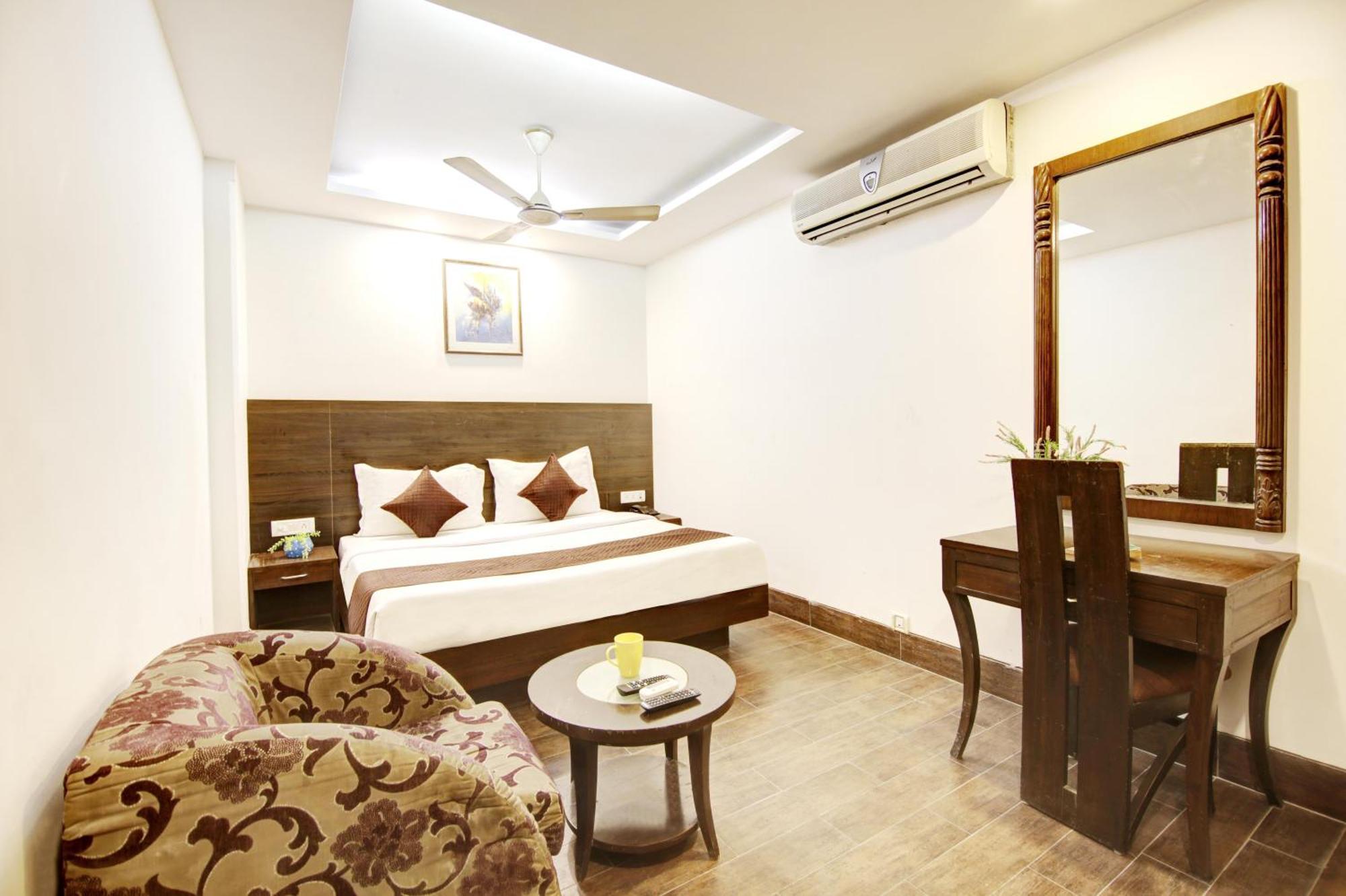 Hotel Good Times Near Ganga Ram Hospital And Karol Bagh Metro 德里 外观 照片