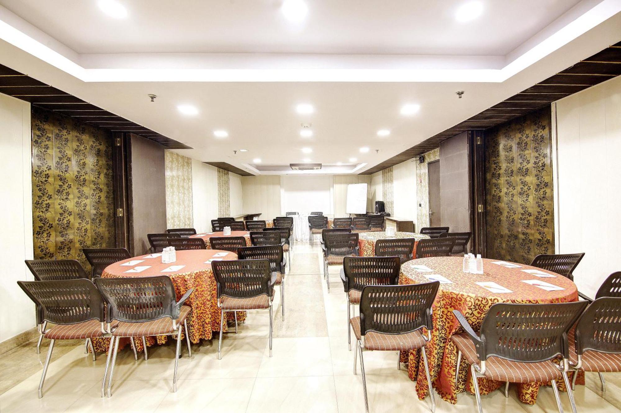 Hotel Good Times Near Ganga Ram Hospital And Karol Bagh Metro 德里 外观 照片