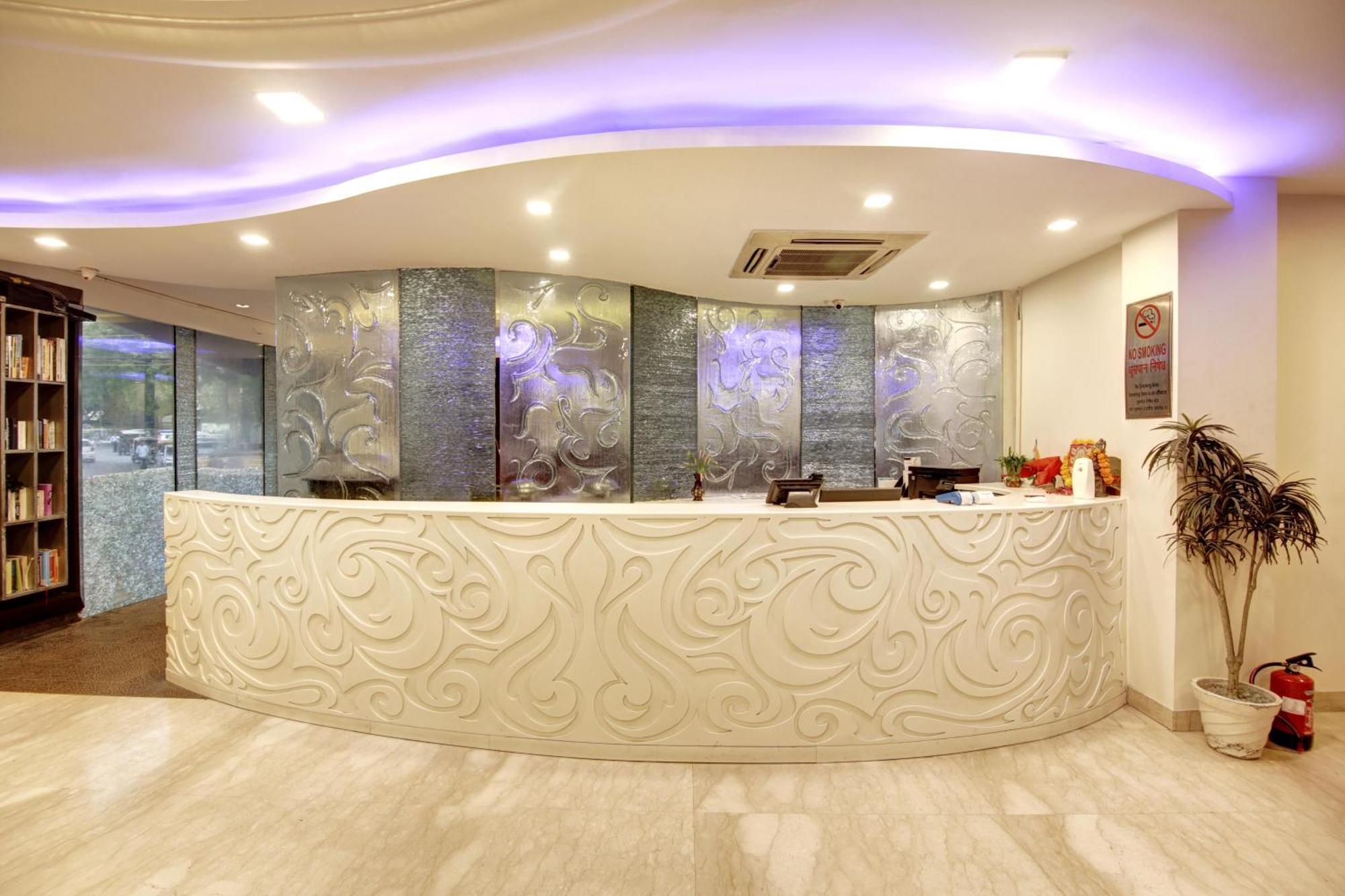 Hotel Good Times Near Ganga Ram Hospital And Karol Bagh Metro 德里 外观 照片